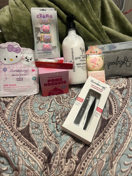 The Creme Shop Other - Creme shop Bath & Skin Gift Set – Pink Accessories & Lotion 9 items